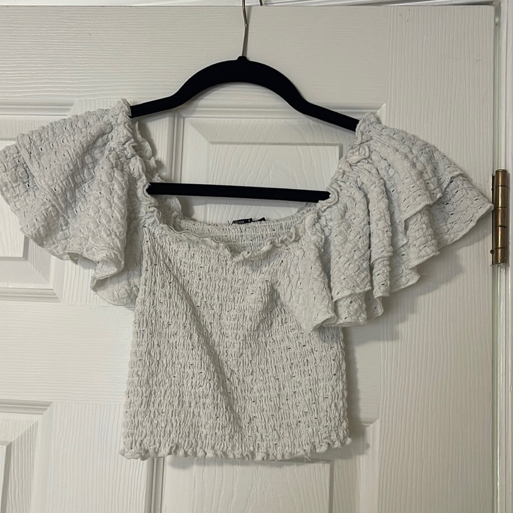 Forever 21. Cropped Blouse. White. Ruffled Sleeves